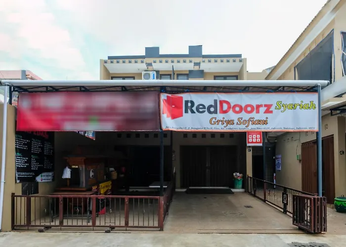 RedDoorz Syariah near Stasiun Gubeng 2 Hotel Surabaya